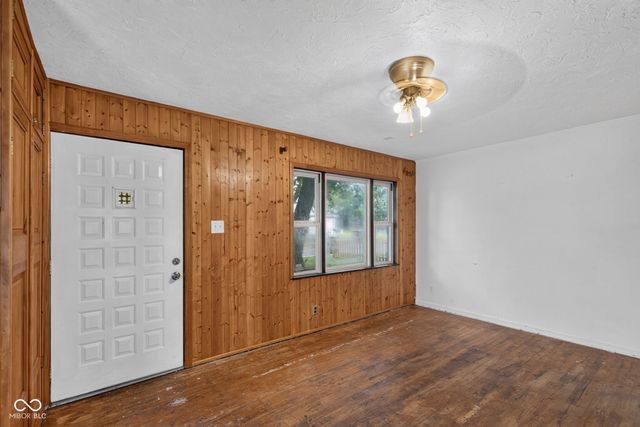 321 E 39th Street, Anderson, IN 46013