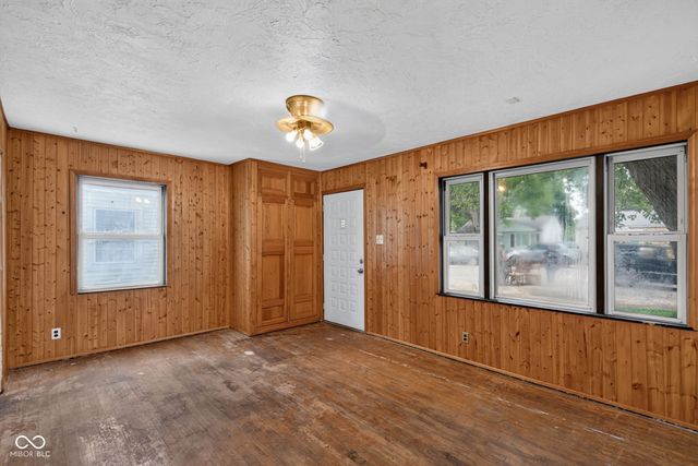 321 E 39th Street, Anderson, IN 46013