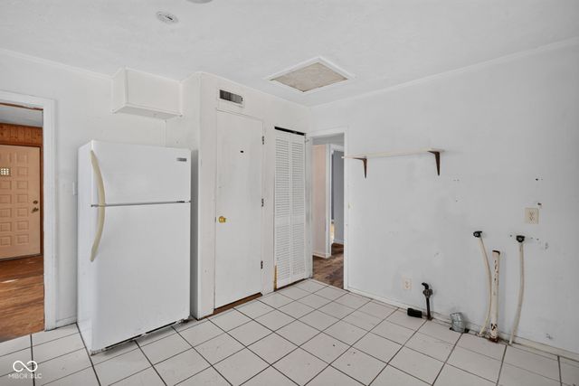 321 E 39th Street, Anderson, IN 46013