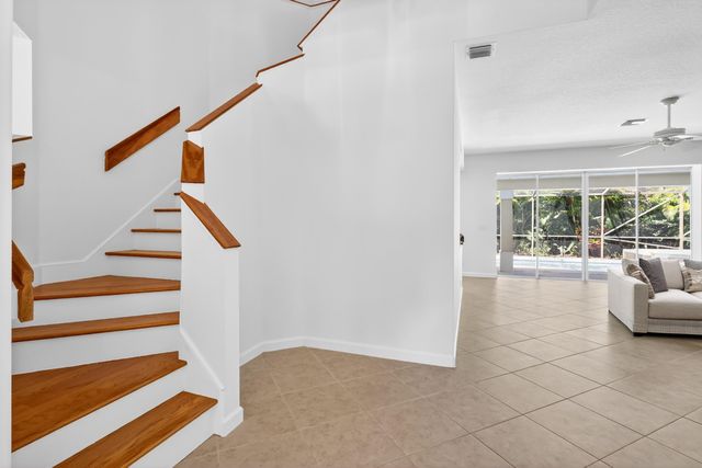 194 Lone Pine Drive, Palm Beach Gardens, FL 33410