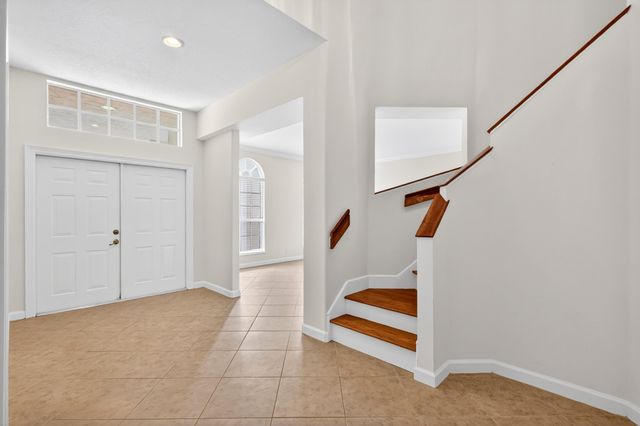 194 Lone Pine Drive, Palm Beach Gardens, FL 33410