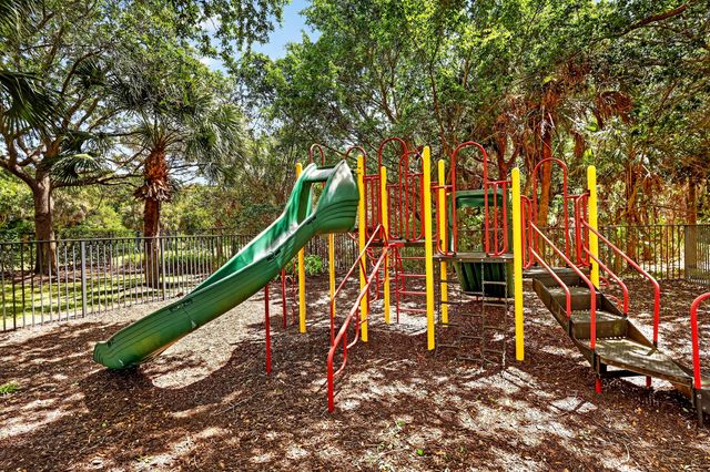 194 Lone Pine Drive, Palm Beach Gardens, FL 33410