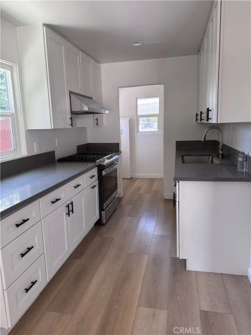 17738 Lanark St, Reseda, CA 91335