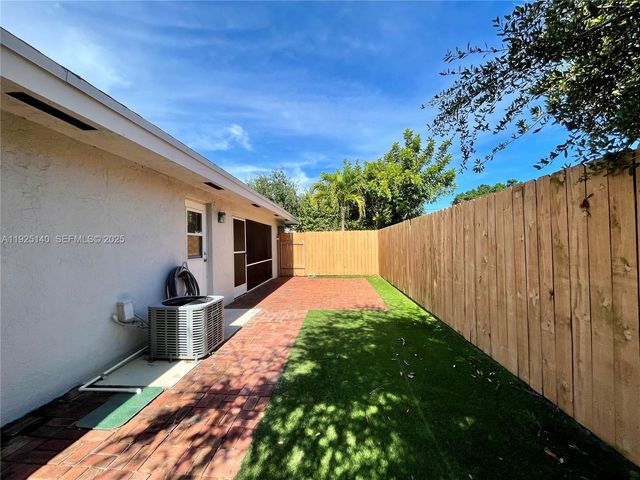 2230 Spanish Trl A, Delray Beach, FL 33483