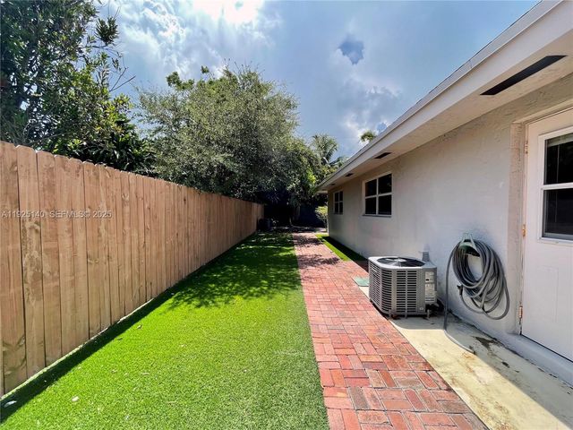 2230 Spanish Trl A, Delray Beach, FL 33483