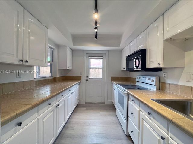 2230 Spanish Trl A, Delray Beach, FL 33483