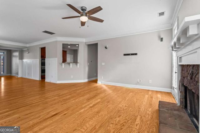 2043 Village Crest Drive NW, Atlanta, GA 30318