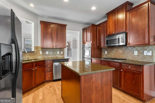 2043 Village Crest Drive NW, Atlanta, GA 30318