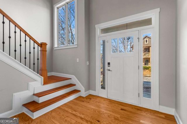 2043 Village Crest Drive NW, Atlanta, GA 30318