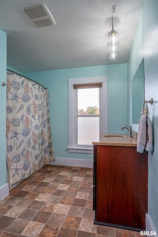 1016 5TH Street, De Witt, IA 52742