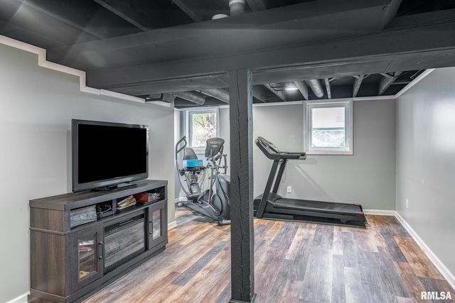 1016 5TH Street, De Witt, IA 52742