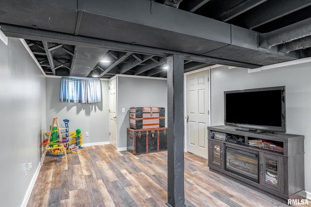 1016 5TH Street, De Witt, IA 52742