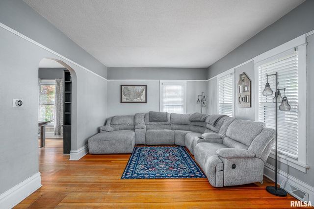 1016 5TH Street, De Witt, IA 52742