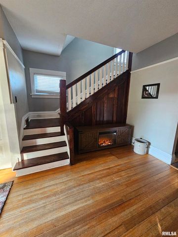 1016 5TH Street, De Witt, IA 52742