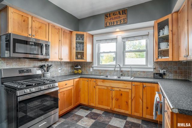 1016 5TH Street, De Witt, IA 52742