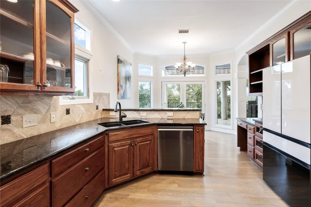 332 Explorer, Lakeway, TX 78734
