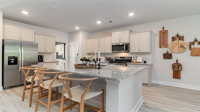 208 Gallop WAY, Yorktown, VA 23690