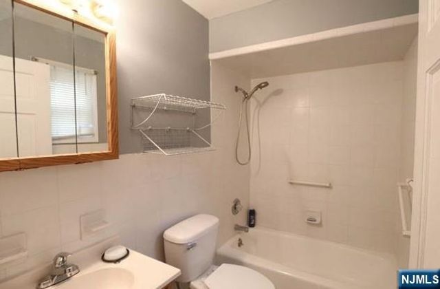 386 Rea Avenue Front Apartm, Hawthorne, NJ 07506