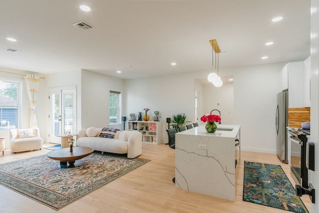 43 Withington St 7, Boston, MA 02124