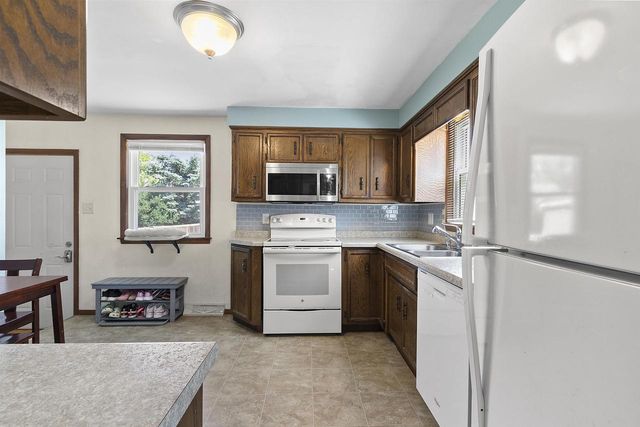1613 JAY LANE, Green Bay, WI 54304