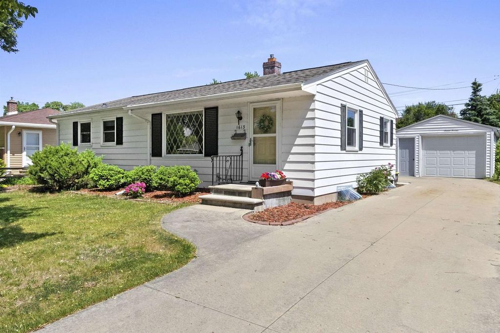1613 JAY LANE, Green Bay, WI 54304