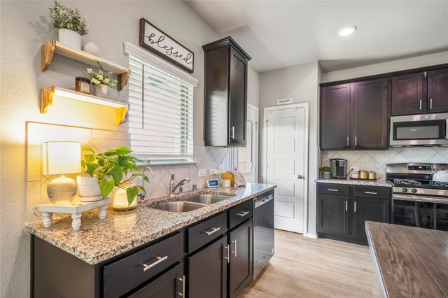 429 Camas Creek Lane, Magnolia, TX 77354