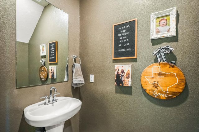 429 Camas Creek Lane, Magnolia, TX 77354