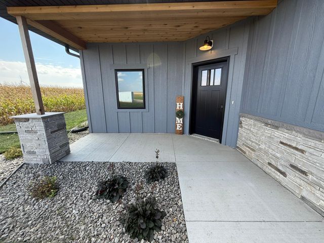 906 Funk Avenue, Lakefield, MN 56150