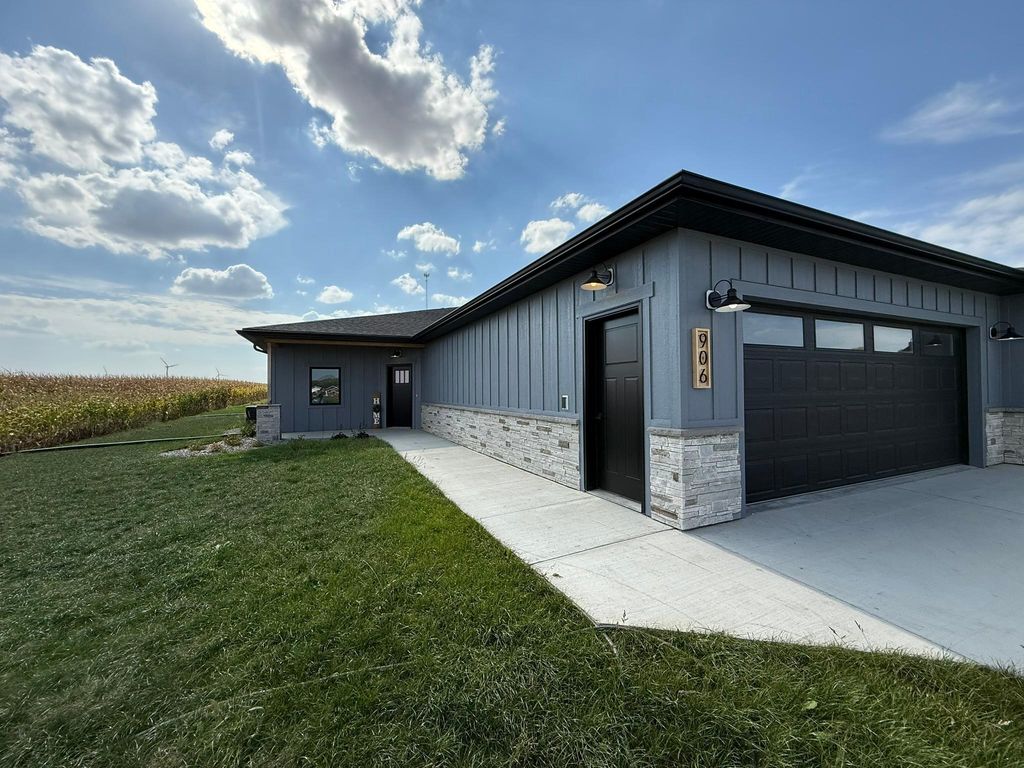 906 Funk Avenue, Lakefield, MN 56150