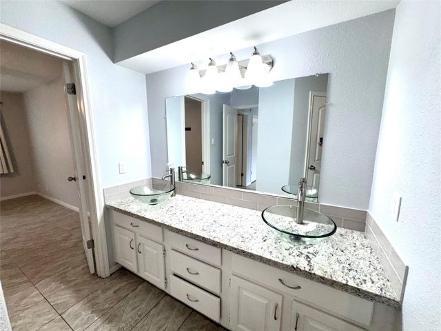 2809 La Mesa Street, Bay City, TX 77414