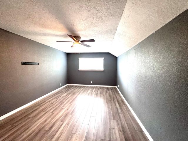 2809 La Mesa Street, Bay City, TX 77414
