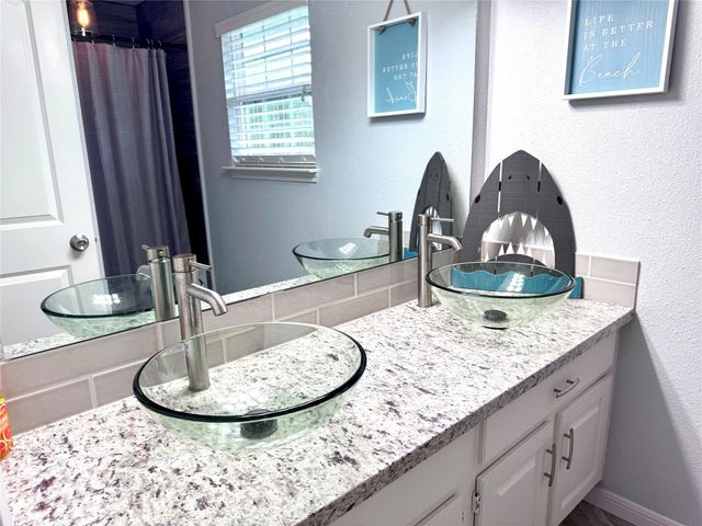 2809 La Mesa Street, Bay City, TX 77414