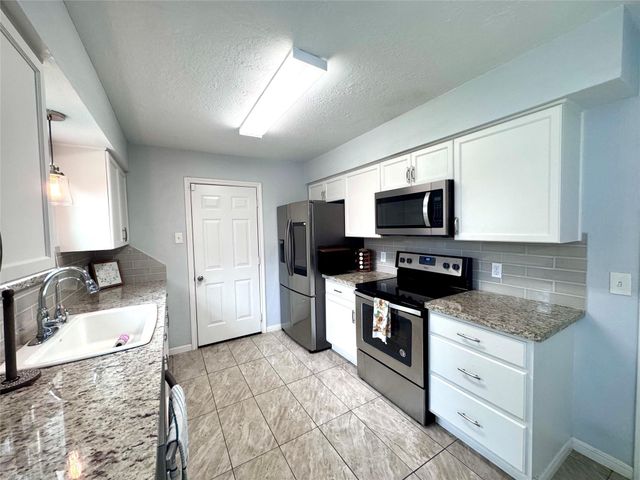2809 La Mesa Street, Bay City, TX 77414