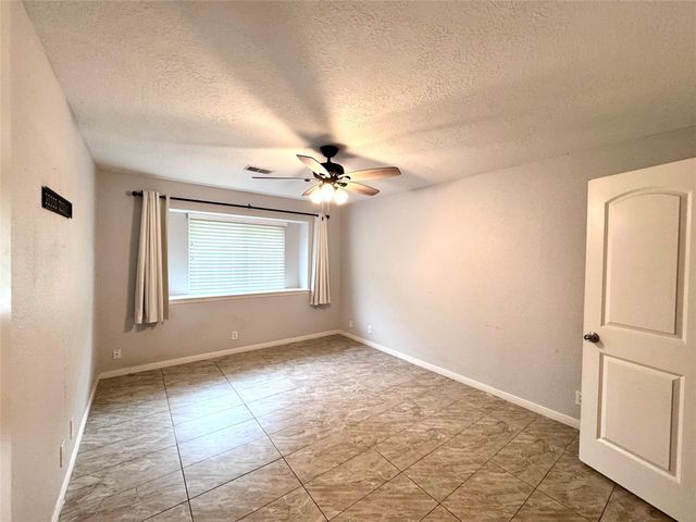 2809 La Mesa Street, Bay City, TX 77414