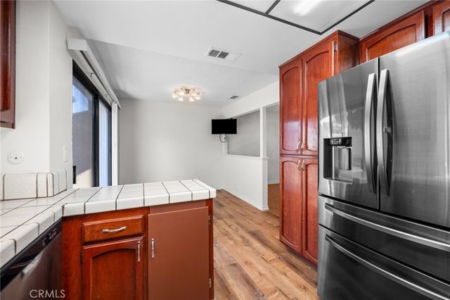 7100 Balboa 803, Van Nuys, CA 91406