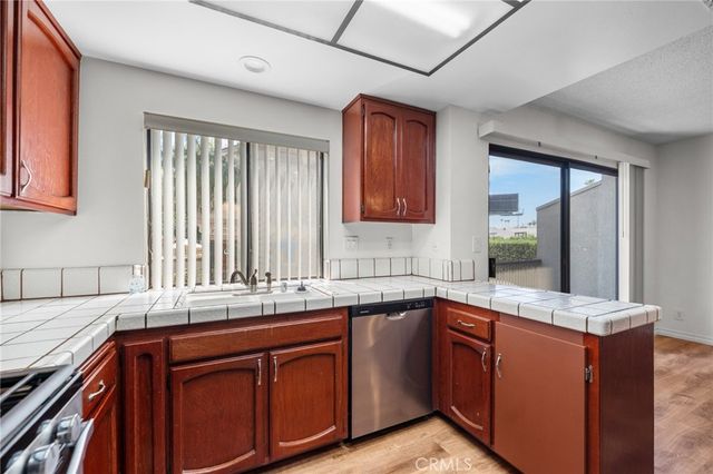 7100 Balboa 803, Van Nuys, CA 91406