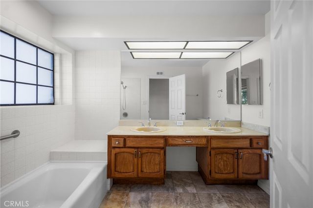 7100 Balboa 803, Van Nuys, CA 91406