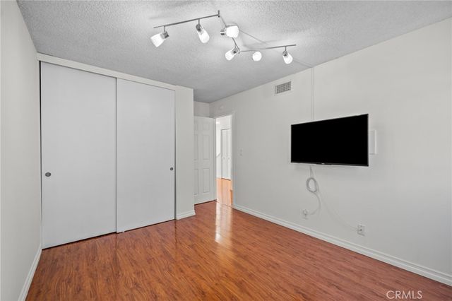 7100 Balboa 803, Van Nuys, CA 91406