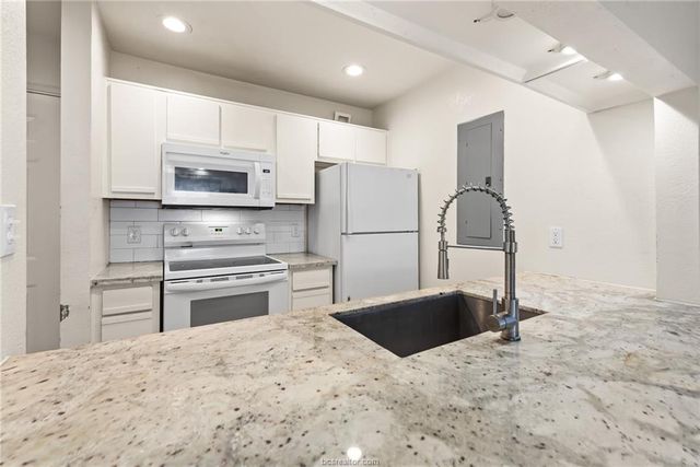 515 Southwest Parkway 301, College Station, TX 77840