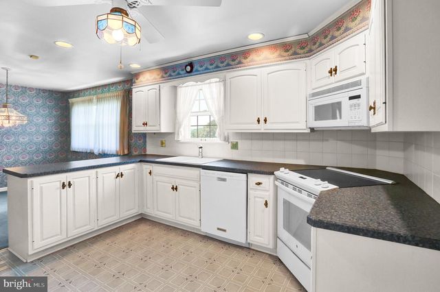 115 SUNSET LN, Boyertown, PA 19512