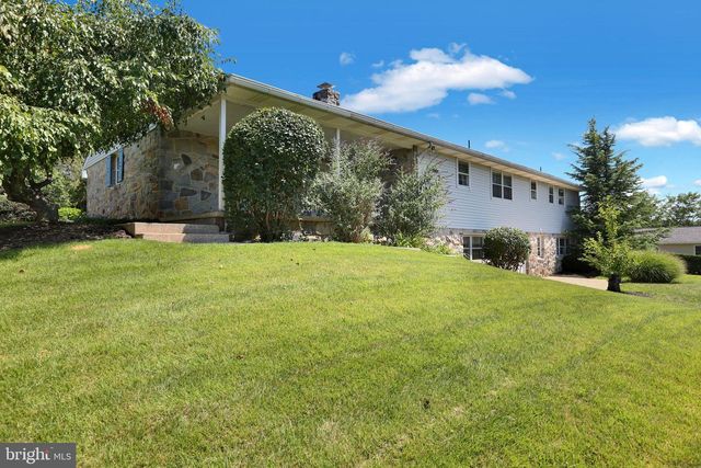 115 SUNSET LN, Boyertown, PA 19512