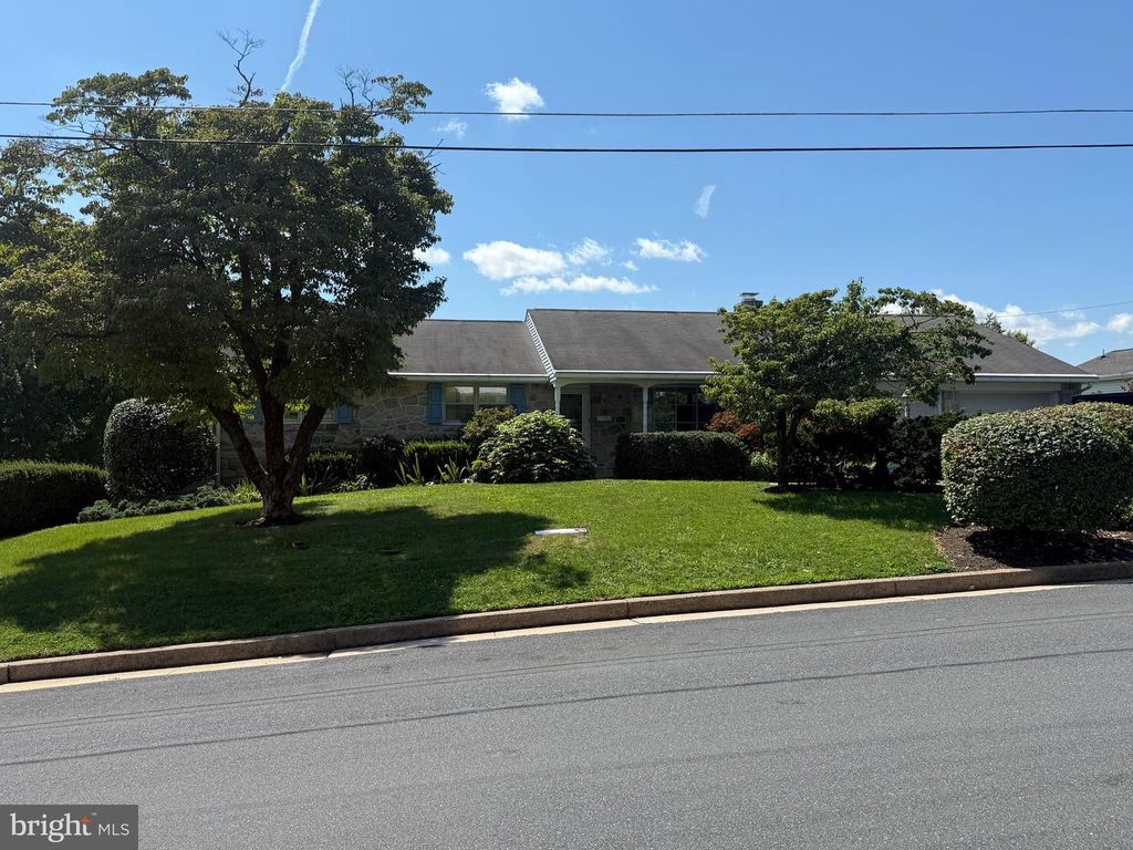 115 SUNSET LN, Boyertown, PA 19512