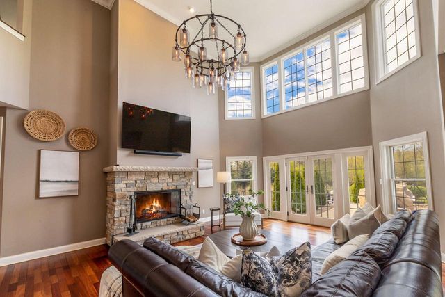 W294N6391 Wallschlager WAY, Hartland, WI 53029