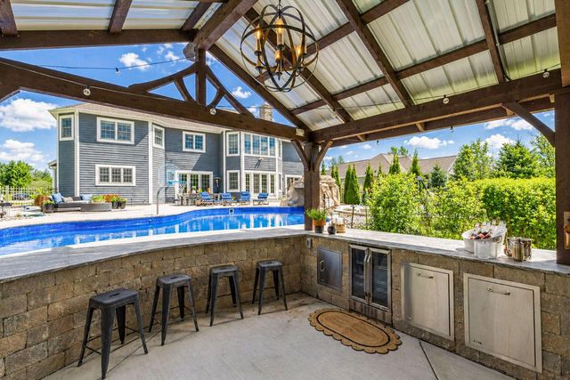 W294N6391 Wallschlager WAY, Hartland, WI 53029