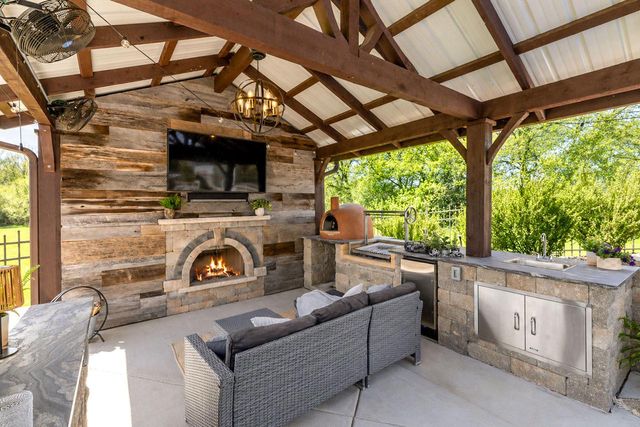 W294N6391 Wallschlager WAY, Hartland, WI 53029