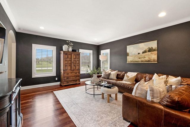 W294N6391 Wallschlager WAY, Hartland, WI 53029