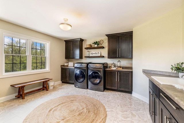 W294N6391 Wallschlager WAY, Hartland, WI 53029