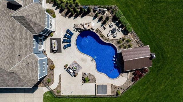 W294N6391 Wallschlager WAY, Hartland, WI 53029