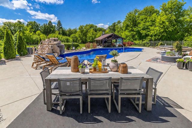 W294N6391 Wallschlager WAY, Hartland, WI 53029