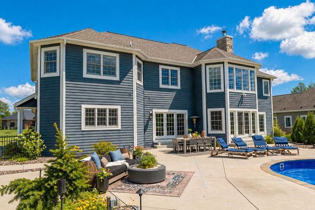 W294N6391 Wallschlager WAY, Hartland, WI 53029